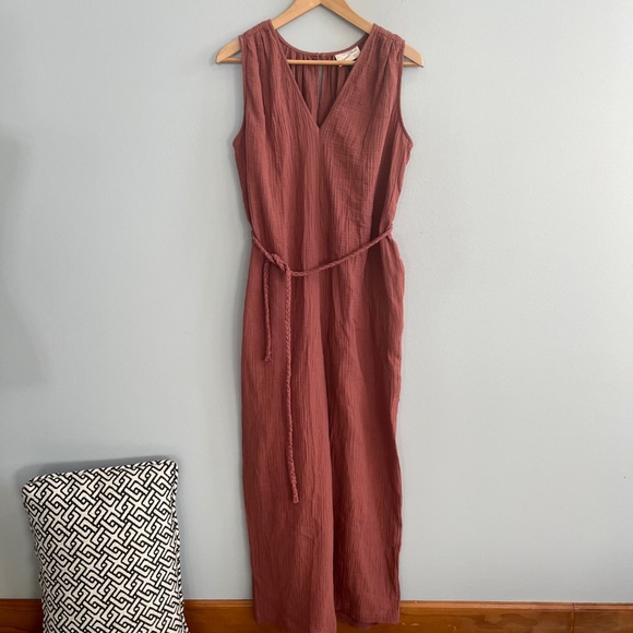 Universal Thread Women’s Gauzy Pull-on Sleeveless Jumpsuit Size Small Belted - Picture 2 of 8